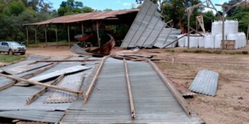 La cola de un tornado provocó destrozos en el sur de Córdoba