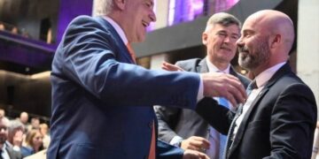 En un escenario de extrema paridad, el  intento por captar los votos schiarettistas reaviva la centralidad de esta provincia