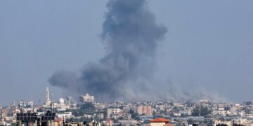 Israel pide a sus ciudadanos solo viajes esenciales a 80 países por amenazas de atentados