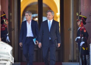 Caputo se reunió con Milei para cerrar los últimos detalles del plan de ajuste que presentará mañana