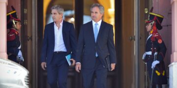 Caputo se reunió con Milei para cerrar los últimos detalles del plan de ajuste que presentará mañana