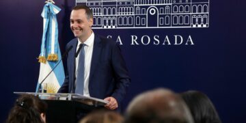 Adorni, vocero presidencial: «Se terminó lo de gastar más de lo que se tiene»