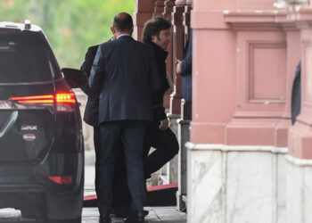 El Gabinete de Milei aborda un nuevo DNU y la delegación de facultades