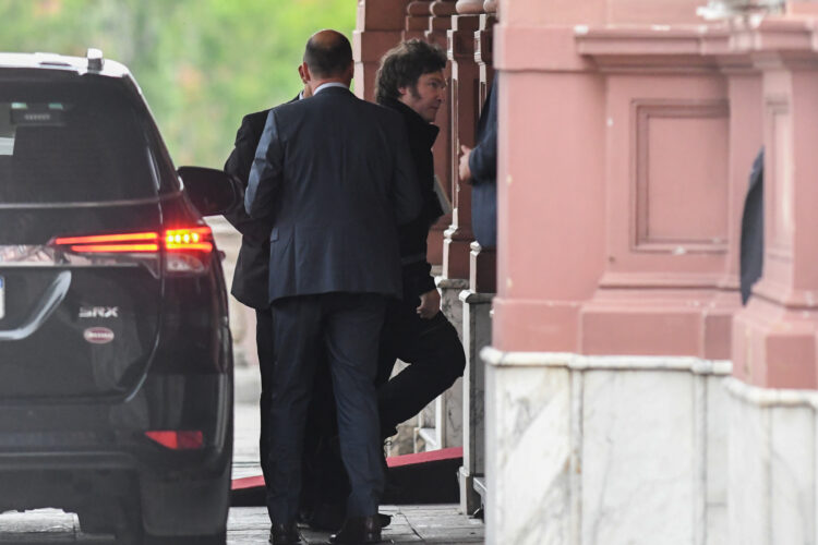 El Gabinete de Milei aborda un nuevo DNU y la delegación de facultades