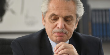 Fernández se despidió del personal de la Casa Rosada: «Estamos dejando un país en marcha»