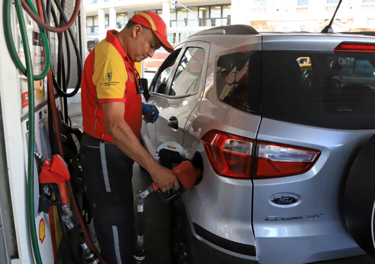 La petrolera Shell aumentó 37% promedio los precios de los combustibles