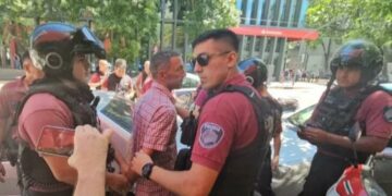 El hombre que atacó de un botellazo al presidente Milei fue detenido frente a un canal de TV