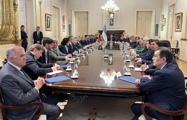 Finalizó la cumbre entre Milei y los gobernadores: reformas, coparticipación y ajuste fueron los temas clave