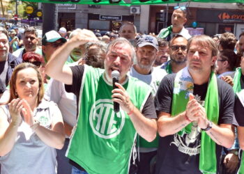 ATE realizó la primera denuncia penal contra Milei por «abuso de autoridad» en el DNU