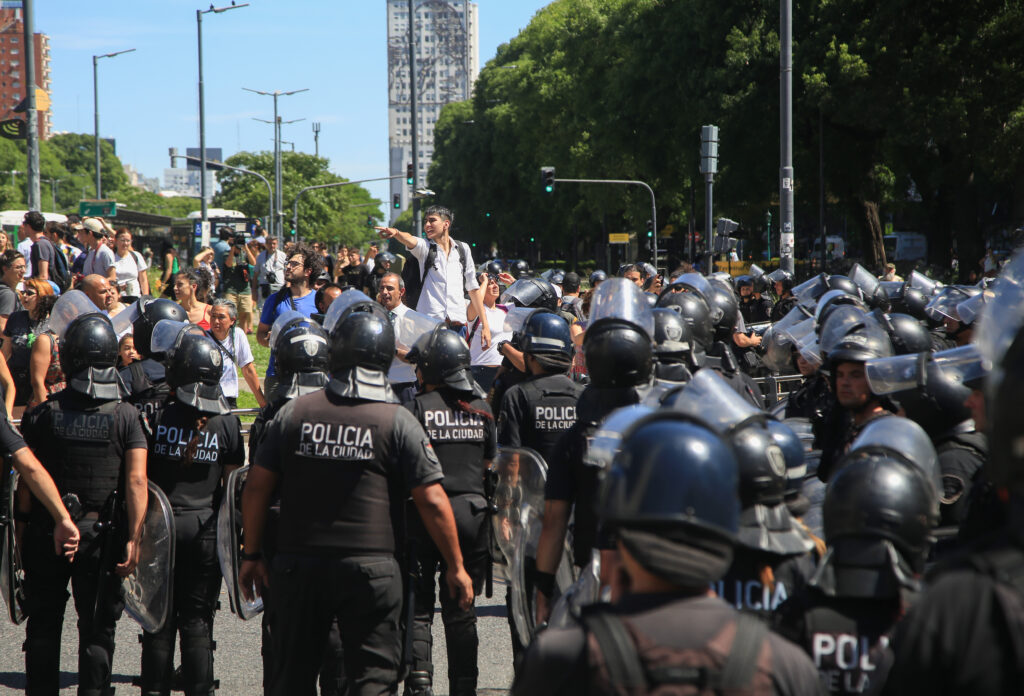 Seis detenidos y un policía herido en la desconcentración de la marcha de la CGT