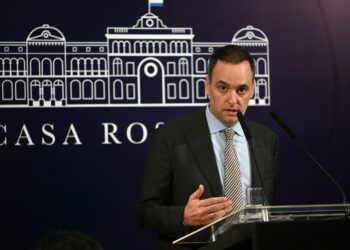 El Gobierno ultima los detalles de la «ley ómnibus» que incluye reformas y un DNU para la desregulación