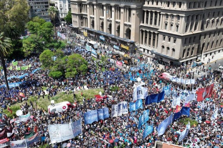 La CGT convocó a un paro nacional con movilización para el 24 de enero contra las políticas del Gobierno