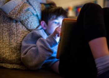 España lanza un sistema para evitar el acceso de menores a la pornografía disponible en Internet