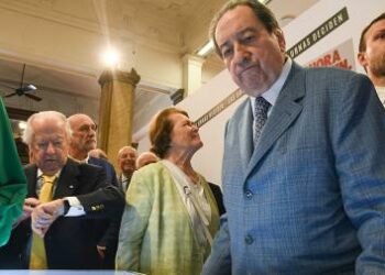 En la conmemoración por los 40 años de democracia de la CNE, Francos propuso la boleta única