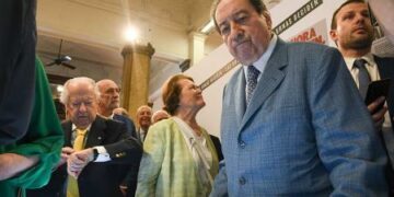 En la conmemoración por los 40 años de democracia de la CNE, Francos propuso la boleta única