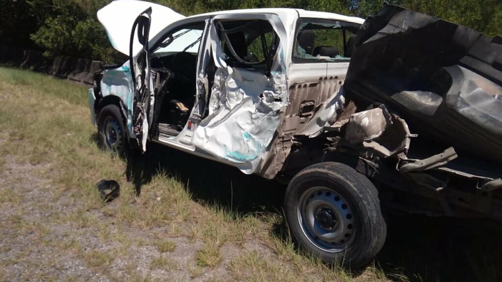 Un conductor ebrio chocó contra un colectivo con 24 personas a bordo