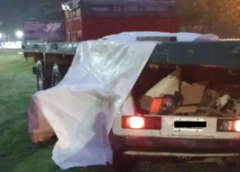 Un joven de 24 años perdió la vida al chocar contra un acoplado estacionado