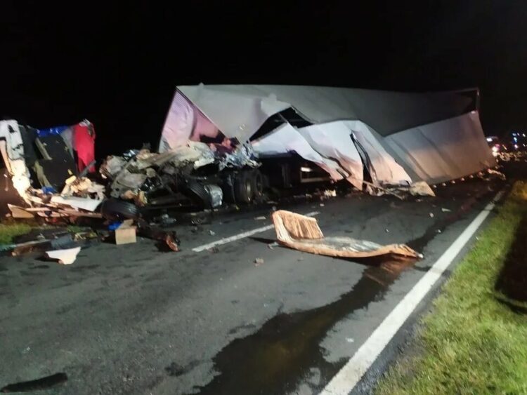 Fatal colisión entre camiones deja dos víctimas mortales en Vicuña Mackenna