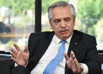 Fernández criticó las elecciones intermedias y dijo que la reelección fue una «mala idea» de 1994