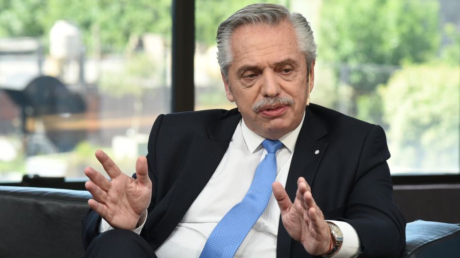 El ex presidente Fernández se desligó del escándalo por la contratación de seguros