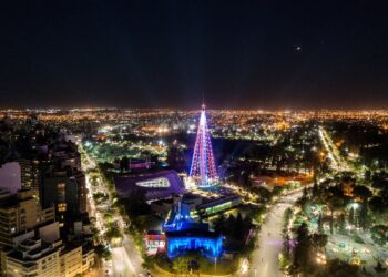 Por el armado de Árbol de Navidad habrá un corte total sobre avenida Deodoro Roca