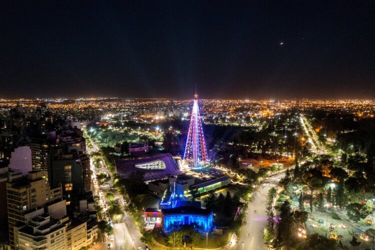 Por el armado de Árbol de Navidad habrá un corte total sobre avenida Deodoro Roca