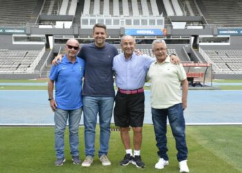 Ardiles recorrió el Estadio Kempes
