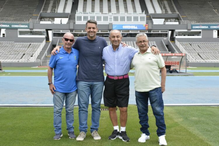 Ardiles recorrió el Estadio Kempes