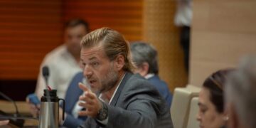 Reclamo cordobés contra la baja del piso de Ganancias