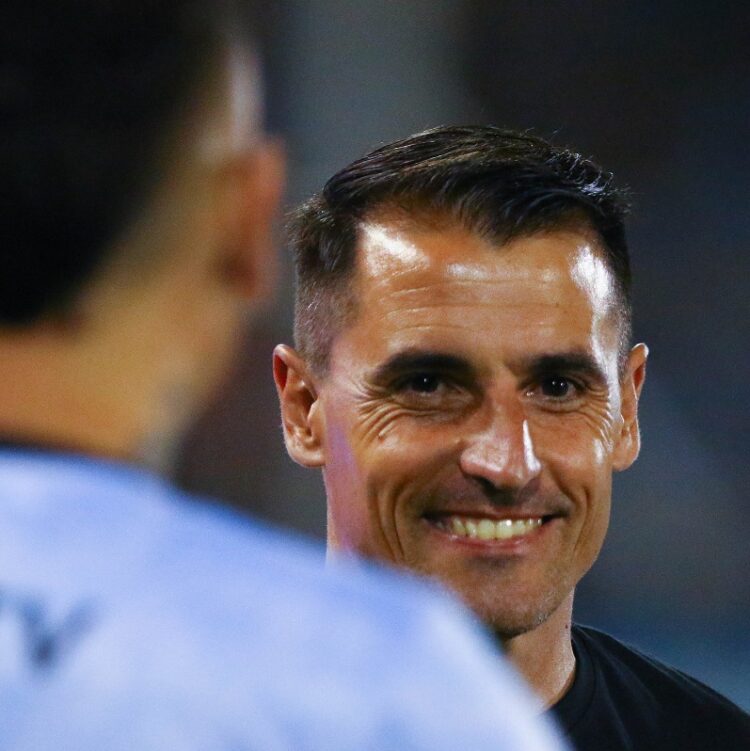 Farré se mantendrá como DT de Belgrano hasta el 2024