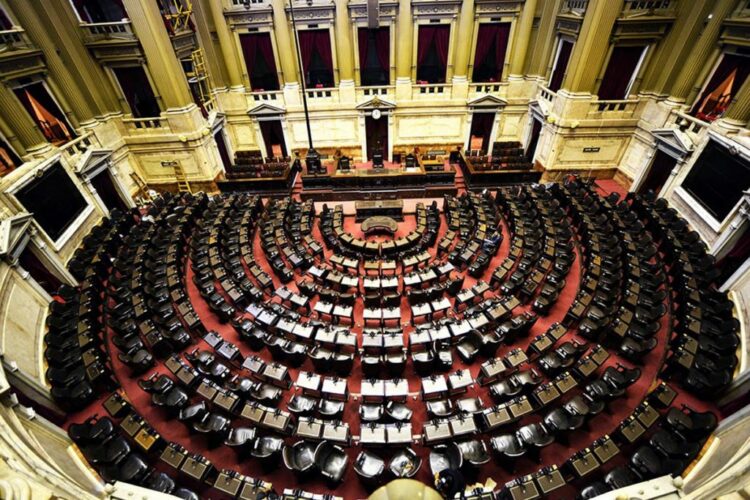 El Gobierno envió la segunda versión de la Ley ómnibus al Congreso y a las provincias