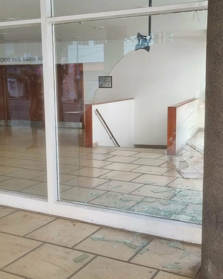 Agreden brutalmente al edificio de la Radio Nacional en Córdoba