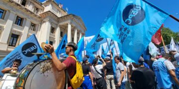 Los gremios y las organizaciones sociales se movilizaron en Córdoba contra el DNU presidencial