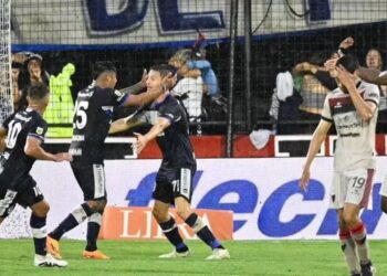 Gimnasia se quedó en primera y Colón jugará en la segunda categoría