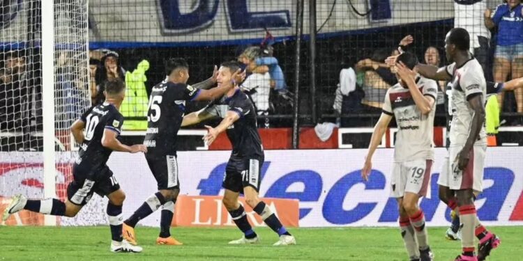 Gimnasia se quedó en primera y Colón jugará en la segunda categoría