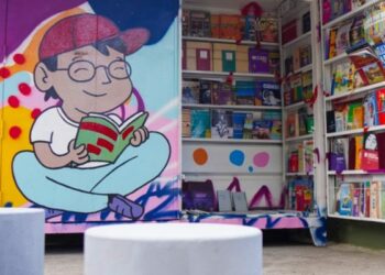 Instalan puntos de lectura y bibliotecas circulares en espacios públicos de la ciudad