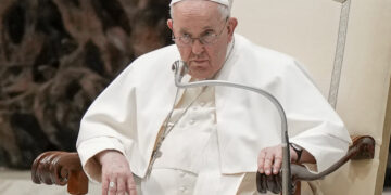 Crece el rechazo al documento del Papa que abrió las puertas a las bendiciones de parejas gay