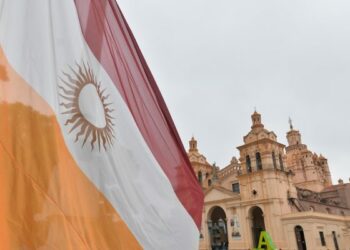 Se izó por primera vez la bandera oficial de la ciudad de Córdoba: dónde fue