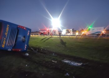 Un choque entre un colectivo y una maquina agrícola deja once personas heridas