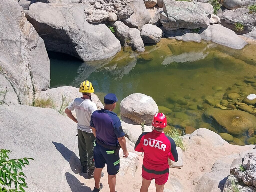 Encuentran ahogados a dos hermanos en un balneario de Nono