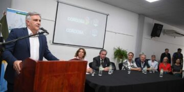 Llaryora ratificó que seguirá con el programa Vida Digna