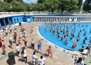 Los natatorios de la ciudad inauguran la temporada de verano con actividades para todas las edades