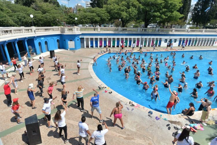 Los natatorios de la ciudad inauguran la temporada de verano con actividades para todas las edades