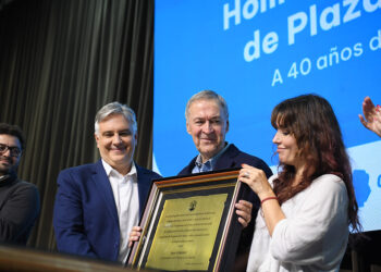 Homenaje a Abuelas a 40 años de la vuelta de la democracia