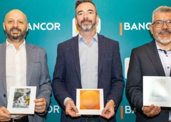 Bancor entregó las distinciones a los ganadores del Premio de Pintura