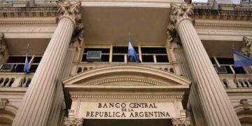 El BCRA bajó la tasa de interés a 110% pero mantiene los plazos fijos UVA