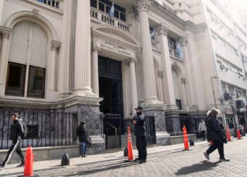 El BCRA fijó una suba mensual del 2% para el dólar oficial