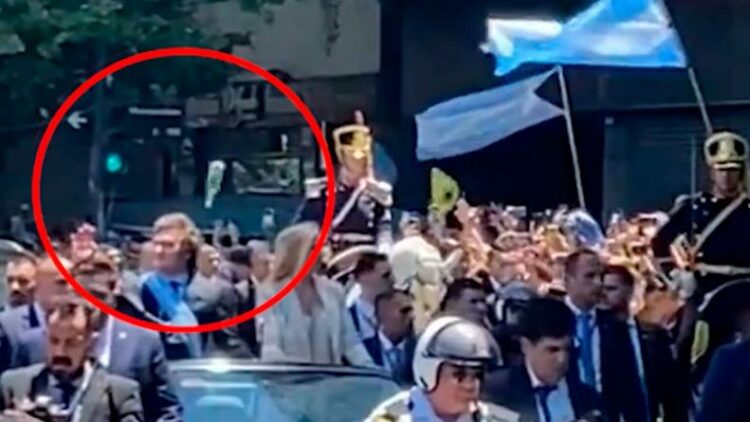 Identificaron al hombre que arrojó una botella al custodio de Milei durante la asunción