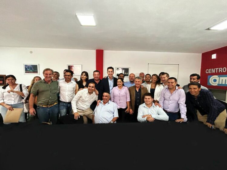 Calvo, ministro de Gobierno, se reunió con un grupo de jefes comunales.