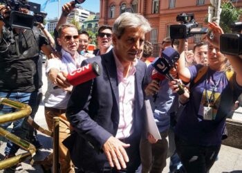 Caputo: «Vamos a estar durante unos meses peor que antes, particularmente en términos de inflación»